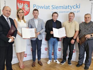 podpisanie umowy chodnik w turnie małej